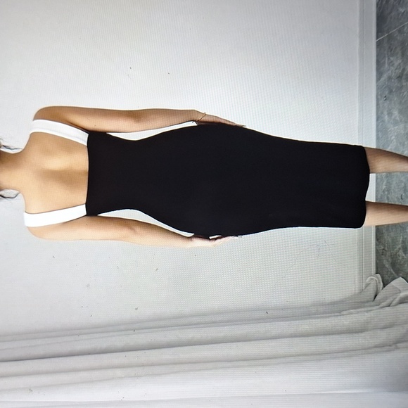 Elegant Black and White Bodycon Dress - Picture 2 of 5